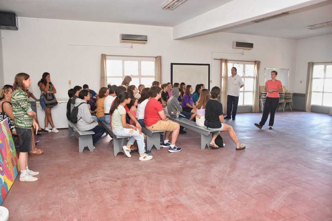 Exitosa convocatoria del Municipio de Maldonado para los talleres de Cocina para jóvenes en Comunal del barrio El Molino