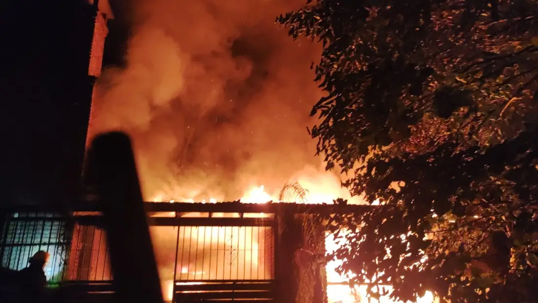 Incendio de vehículos en una casa de Ocean Park