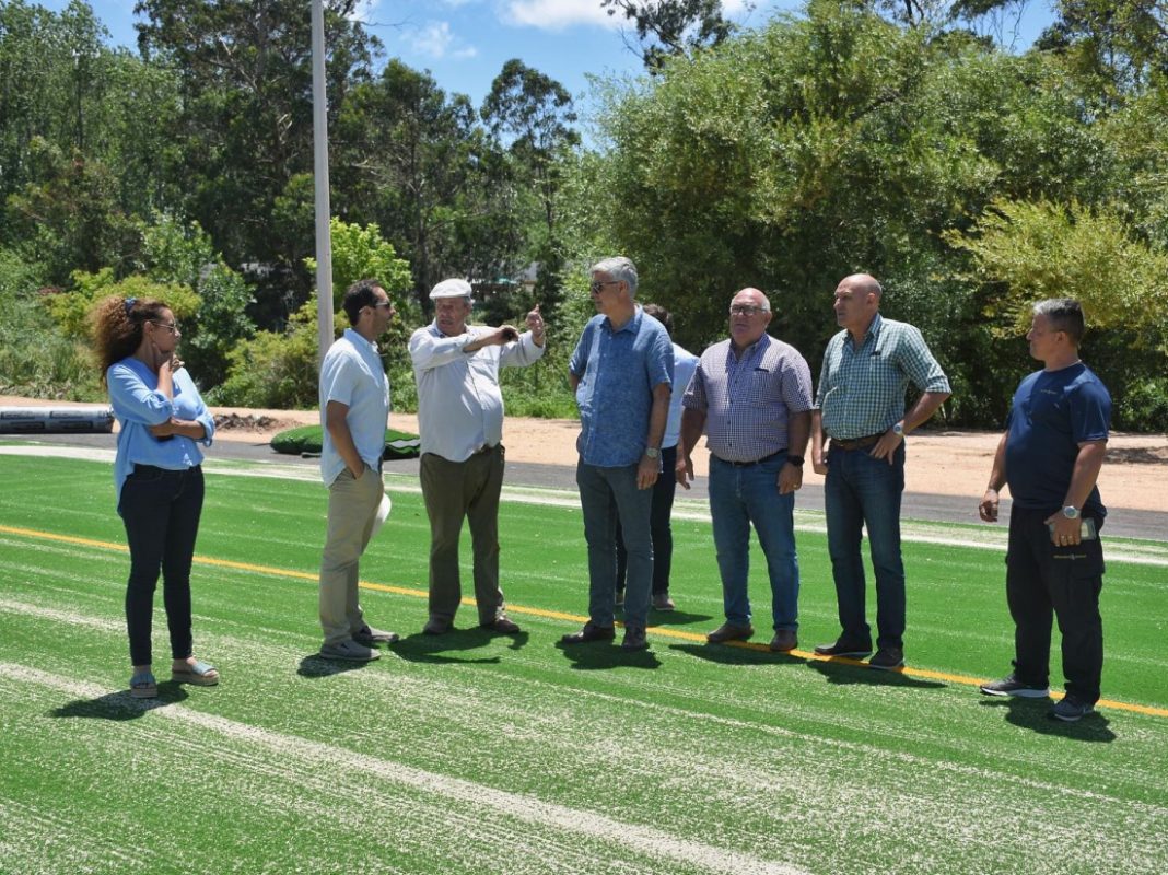 Avanzan obras en canchas de césped sintético