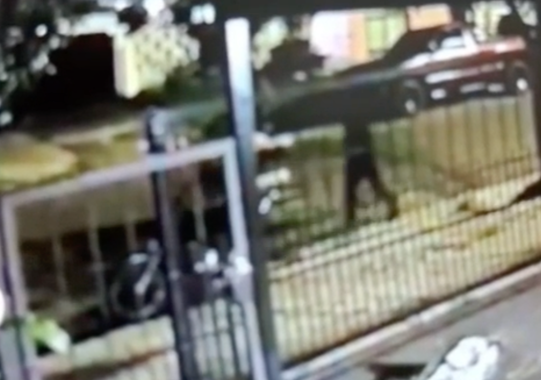 VIDEO: una mujer sufrió por tercera vez el robo de una moto
