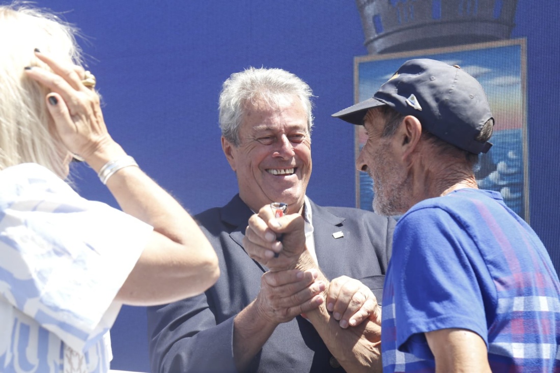 Antía dijo a vecinos del Kennedy “disfruten este techo que se lo ganaron y no se les llueve”