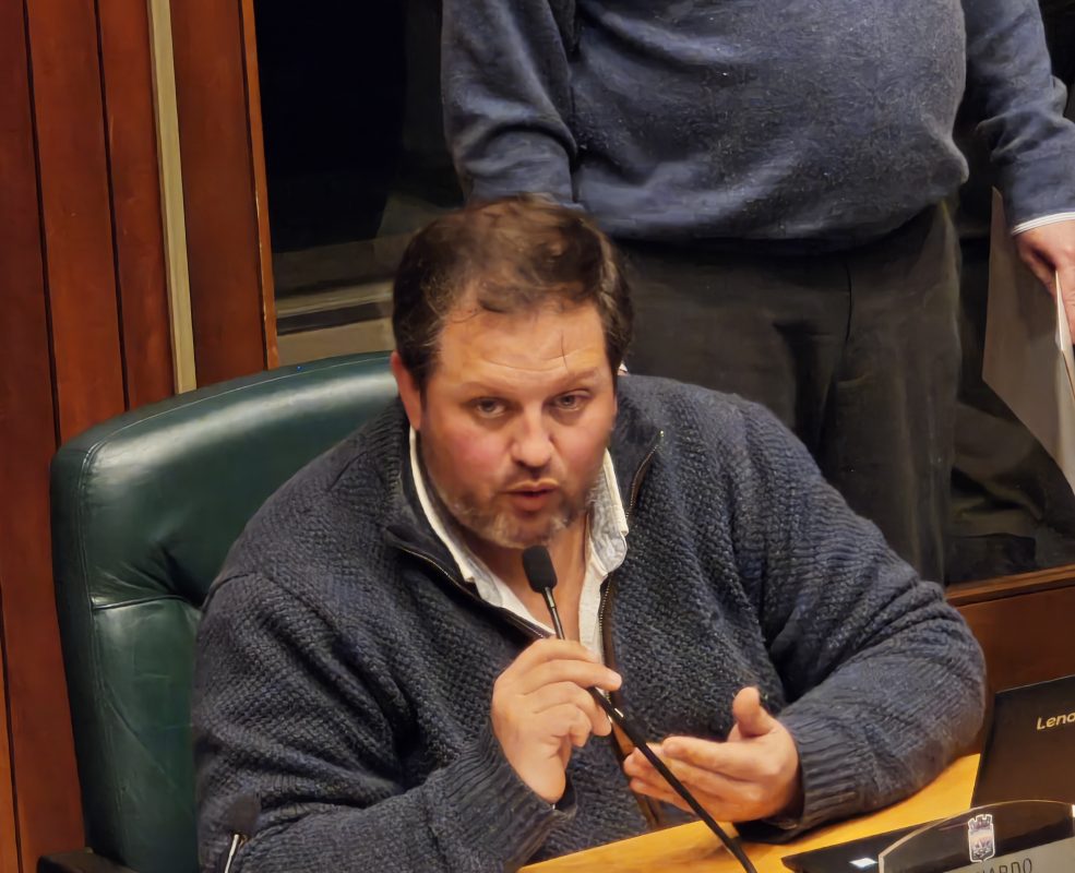 Escándalo en la Junta de Maldonado. Declaran persona no grata a un edil del Frente Amplio. Mira el motivo