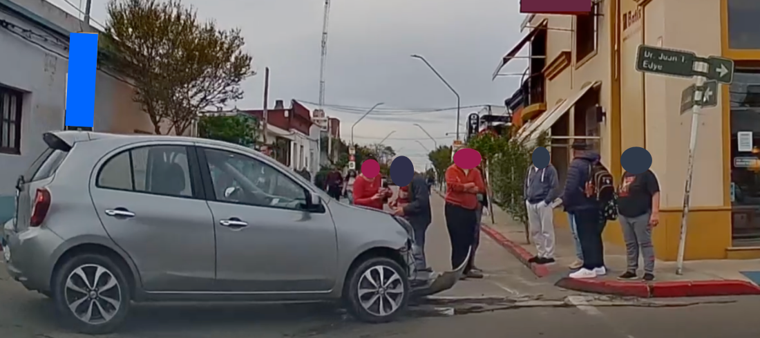 Una camioneta se fugó de un accidente esta tarde