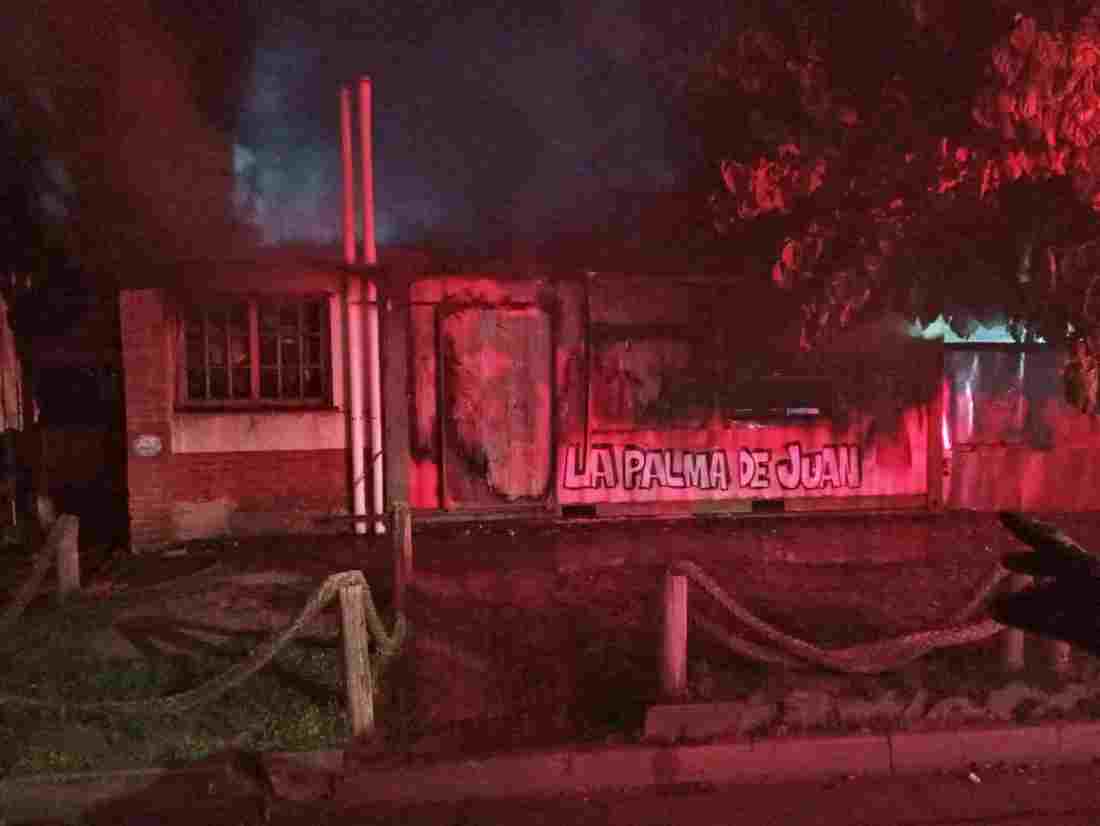 Incendio consumió local de comidas en Barrio Rivera