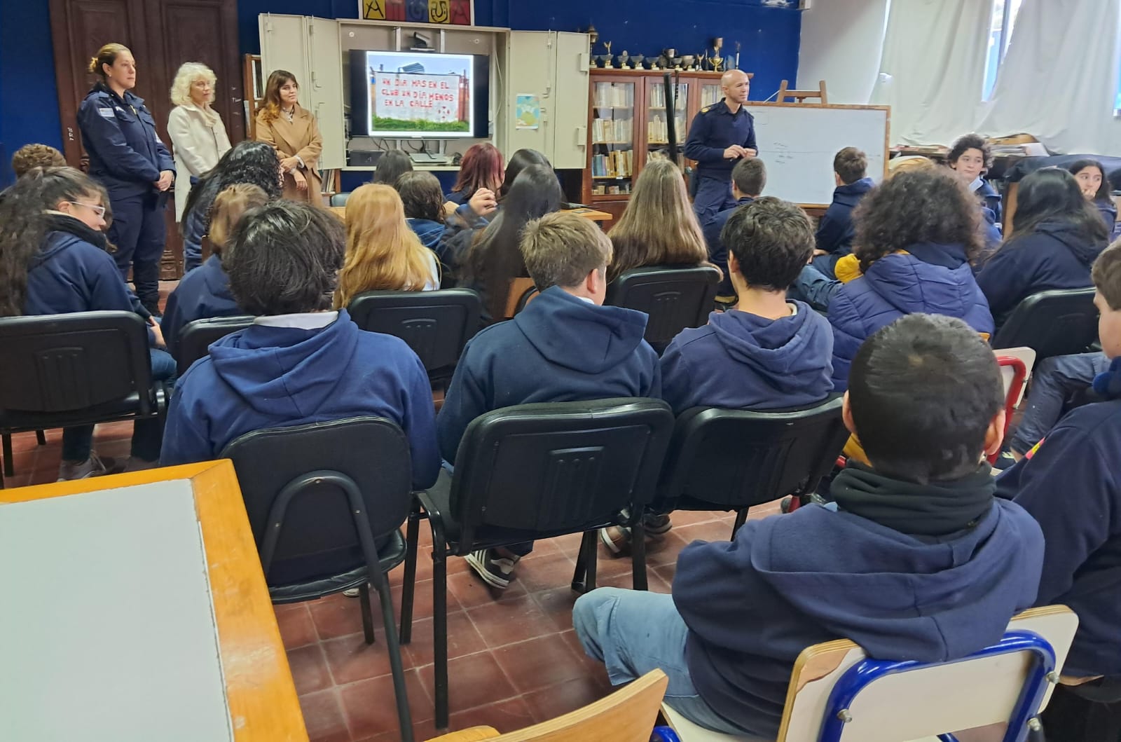 La policía comunitaria brindó charla preventiva a estudiantes de Aiguá sobre uso seguro de la tecnología