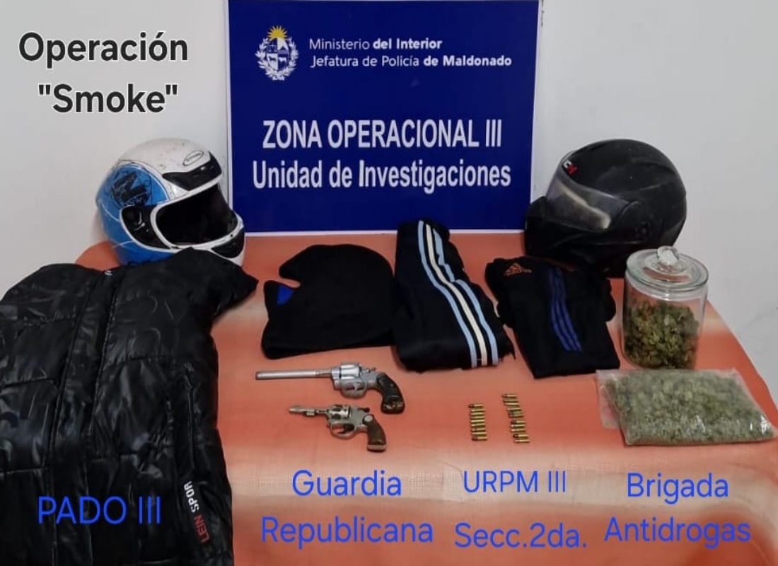 Operación “smoke” en San Carlos: cuatro detenidos, armas incautadas y vínculos con rapiñas a delivery