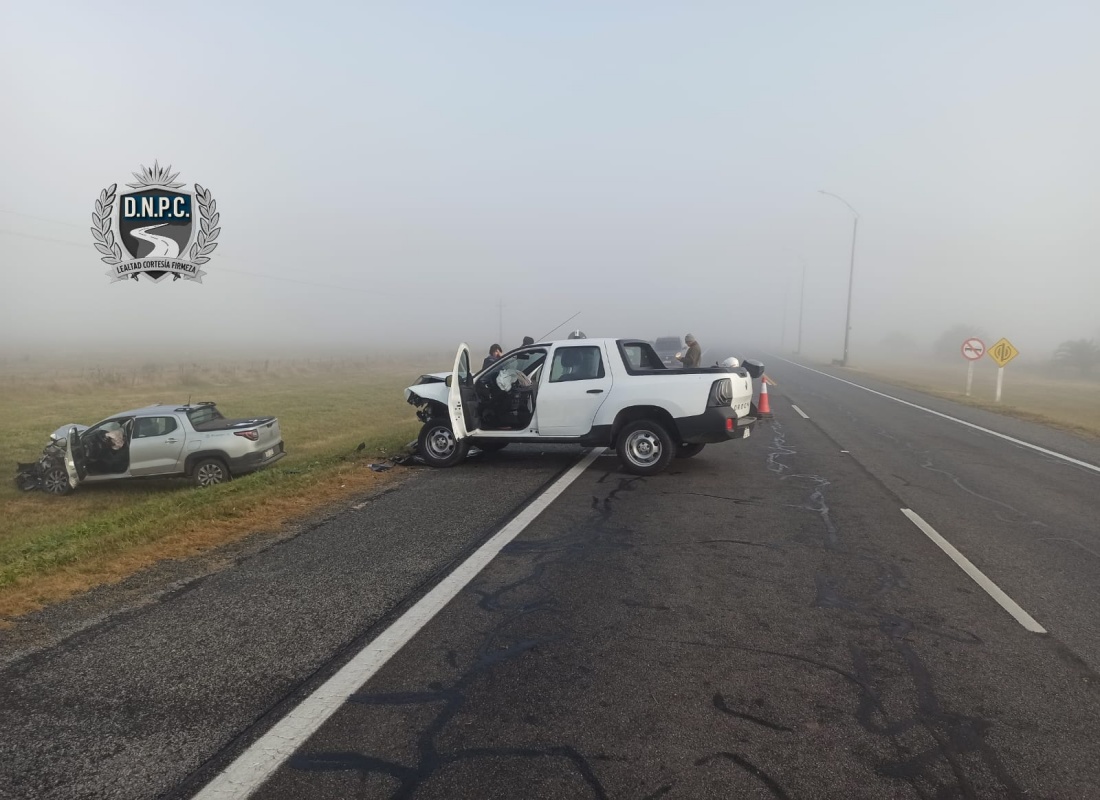 Violento choque frontal entre camionetas dejó dos heridos en Soriano
