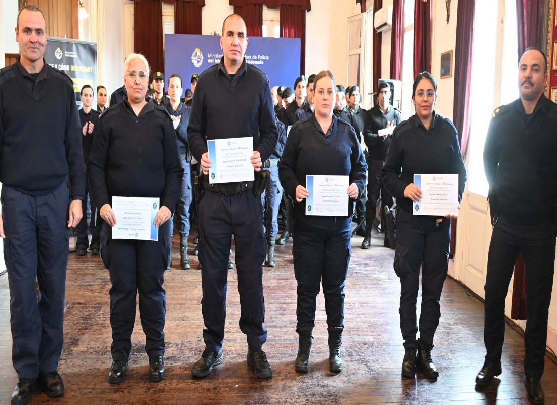 Reconocimiento a policías de Zona Operacional V, Jefatura, Brigada Antidrogas, Centro de Comando Unificado