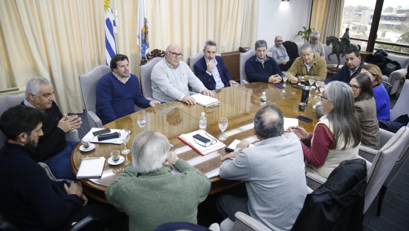 Abella y Etcheverry acordaron destrabar obra clave para el tránsito pesado tras la reparación del puente de La Barra