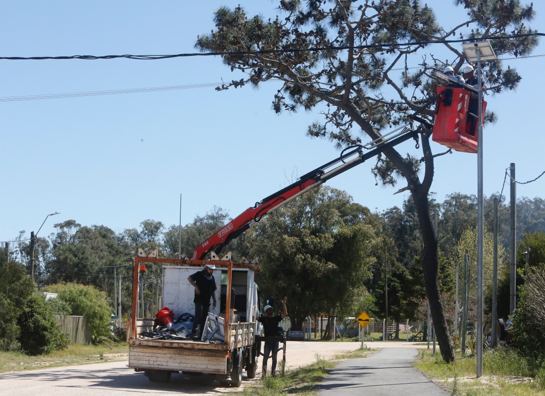 Nuevas luminarias LED en La Juanita refuerzan la seguridad y mejoran el entorno urbano