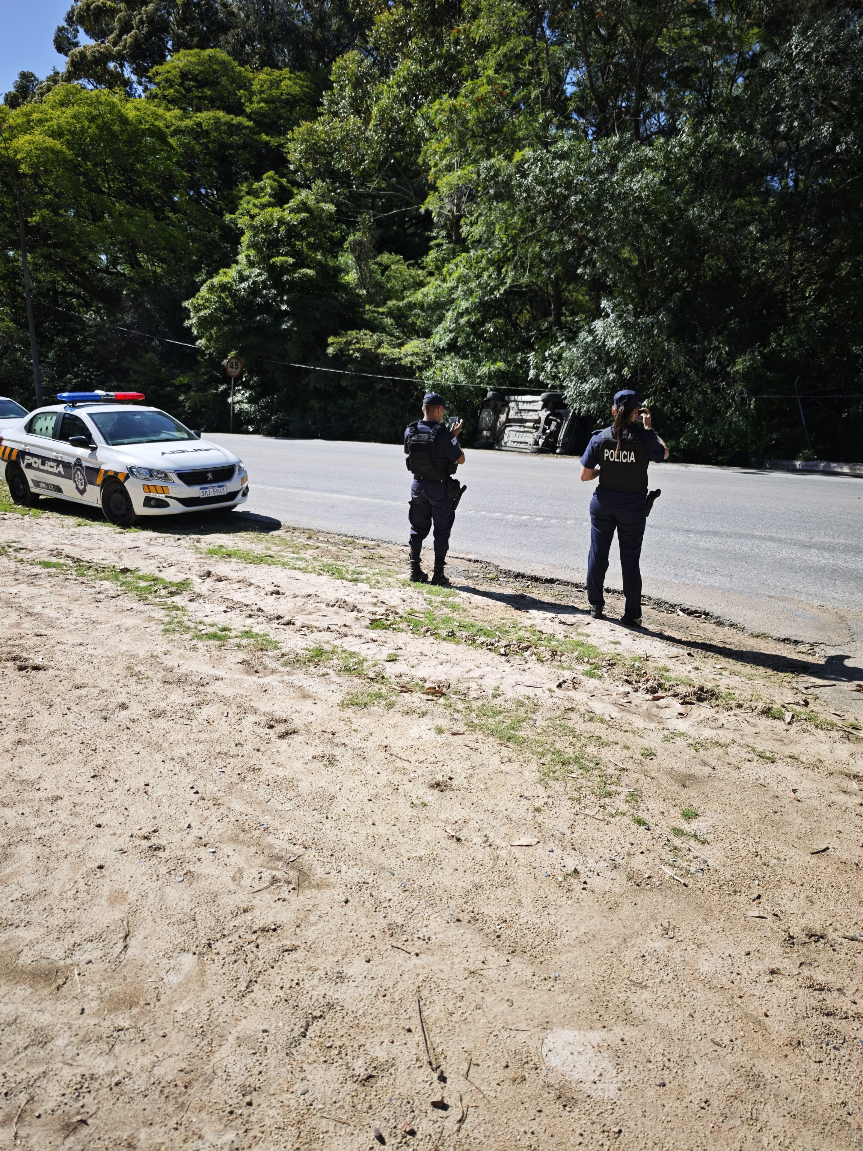 Conductor despistó y volcó en Aparicio Saravia