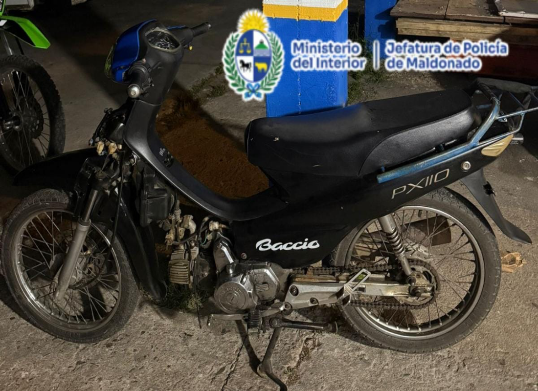 San Carlos: Republicana detuvo a dos mujeres tirando de una moto que había sido robada pero fiscalía las dejó en libertad
