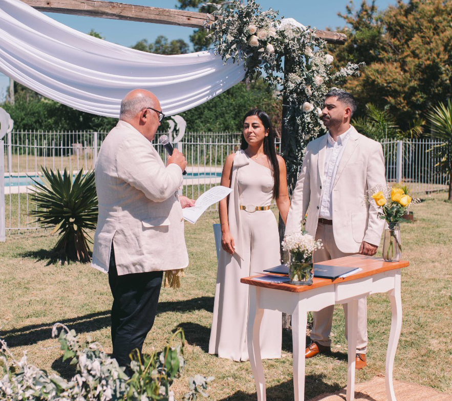 Abella celebró su primer casamiento como intendente en una emotiva ceremonia en San Carlos