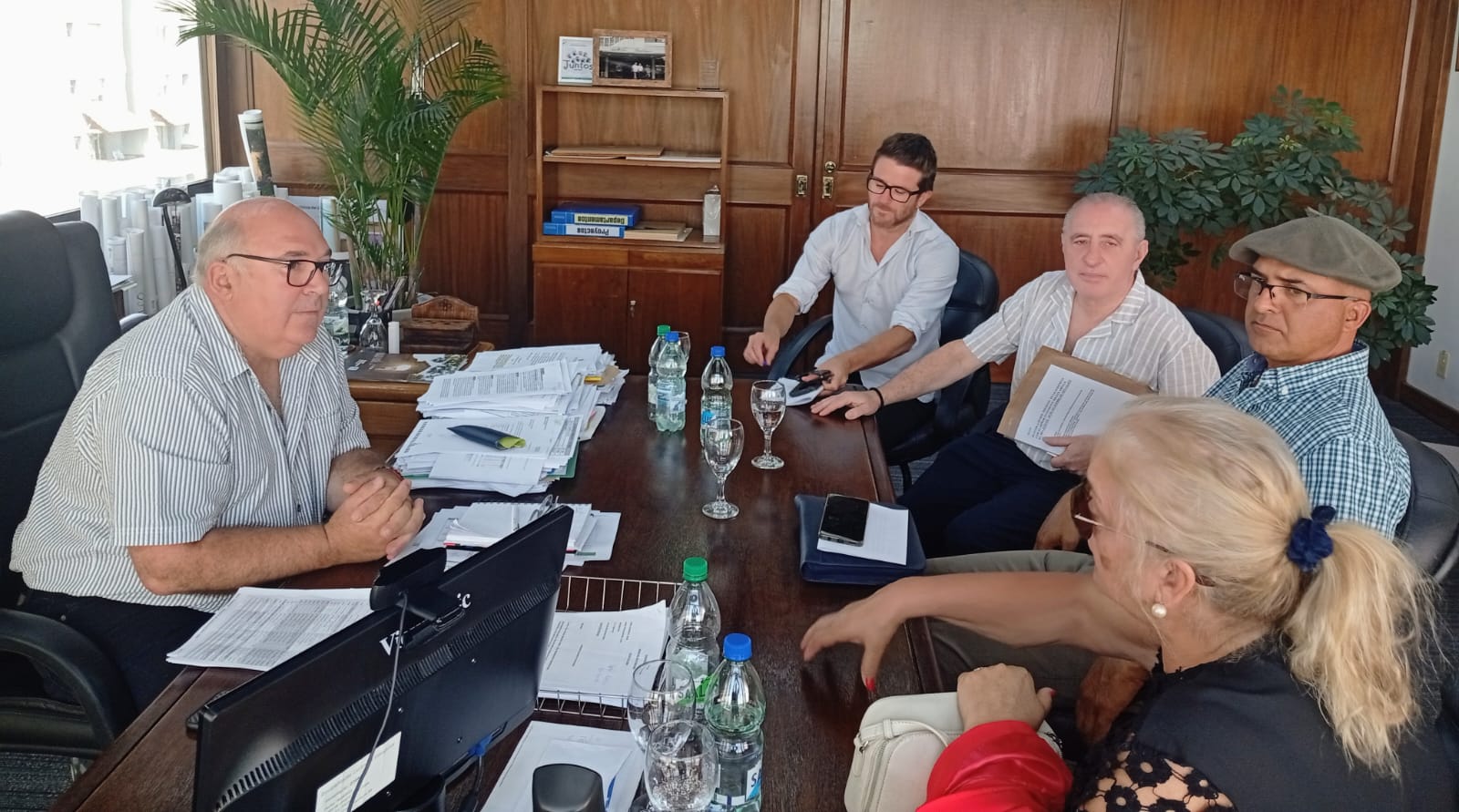 La Bancada Colorada mantuvo una reunión de trabajo con el intendente Miguel Abella