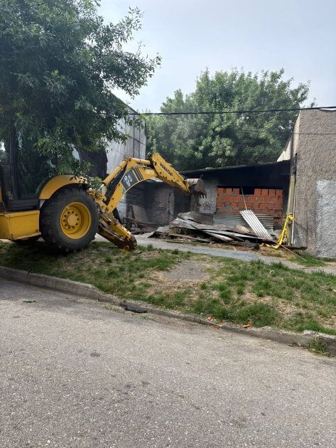 Demolieron un inmueble vinculado a reiterados hechos delictivos en barrio San Martín