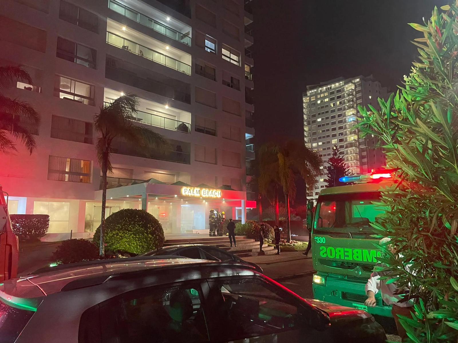 Incendio en edificio de Playa Mansa: un fallecido y un menor asistido