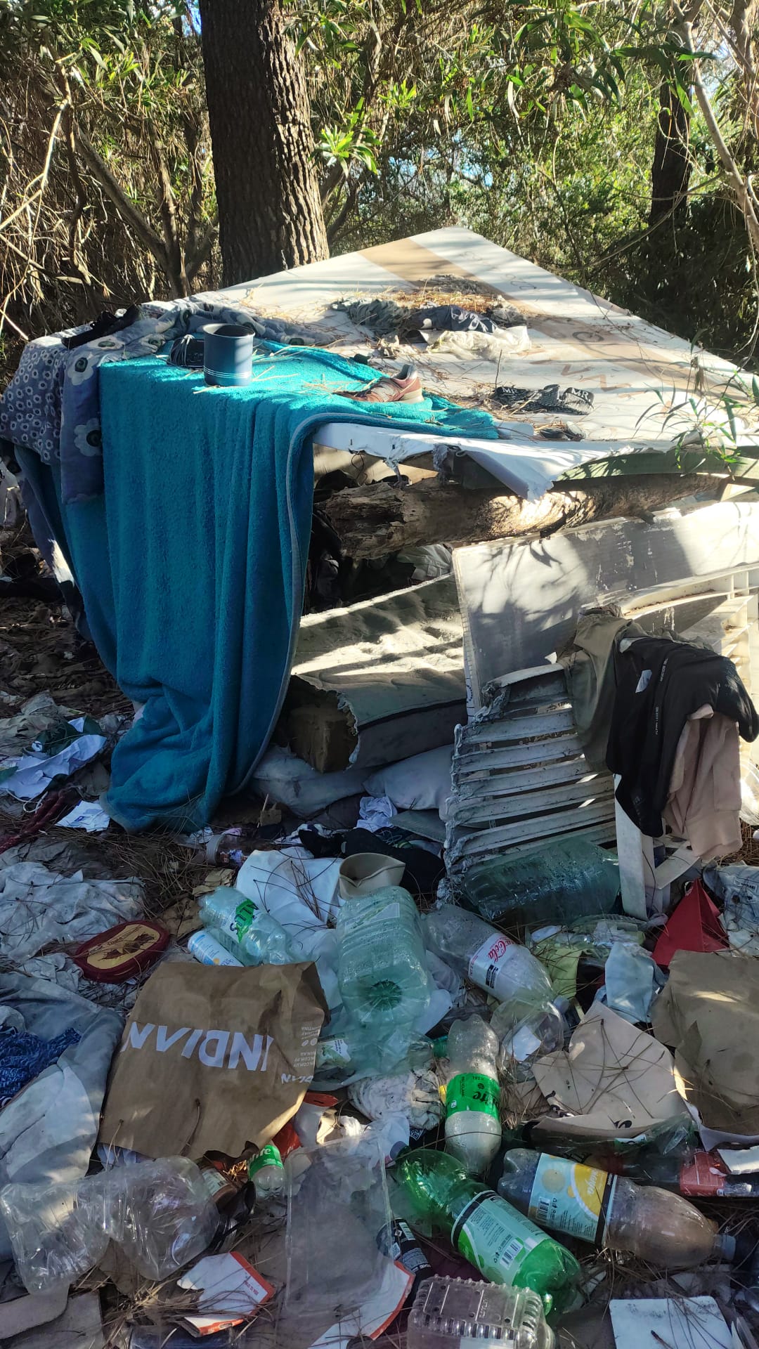 Retiran campamento irregular y tres camiones de residuos en San Rafael