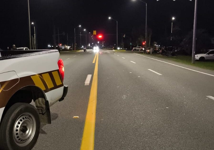 Un motociclista resultó gravemente herido tras un doble impacto en Ruta 9 a la altura de Rocha