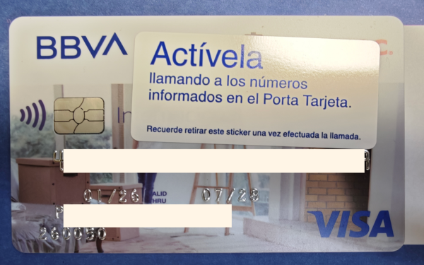 Estafa: le hacen compras con una tarjeta de crédito que ni siquiera está activada. Igual le quieren cobrar y nadie le da soluciones