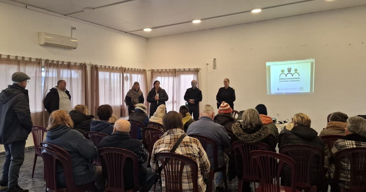 Charla sobre prevención de estafas a adultos mayores en Pan de Azúcar